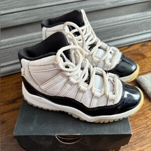 Jordan Retro 11 Kids Sneakers Black and White